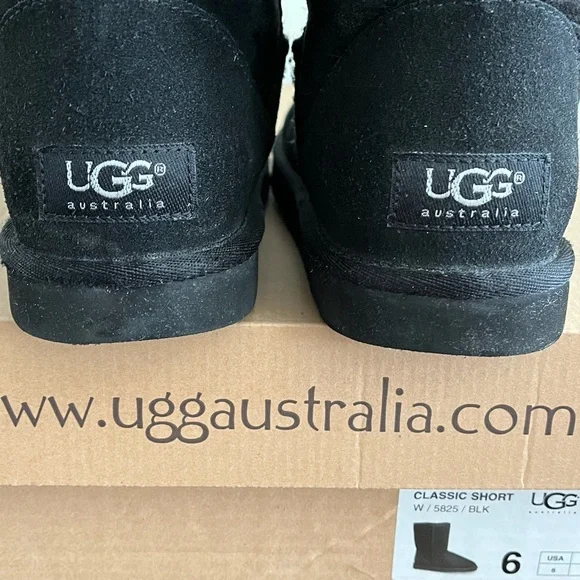 UGG Classic Short Women’s Boots - Black Size 6 - Picture 7 of 8